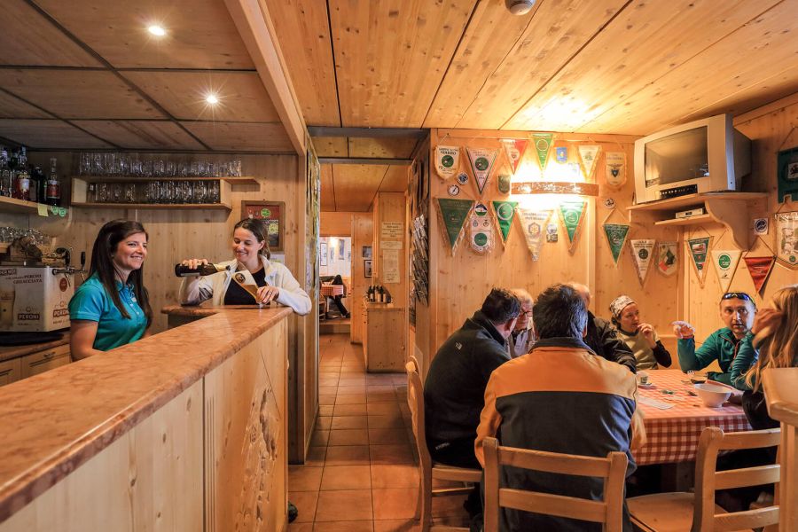 rifugio ai caduti dell adamello alle lobbie