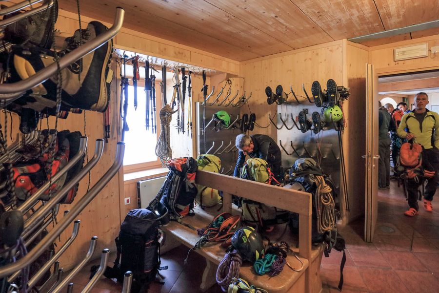 rifugio ai caduti dell adamello alle lobbie