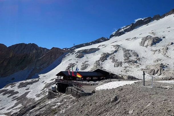 rifugio ghiacciaio marmolada